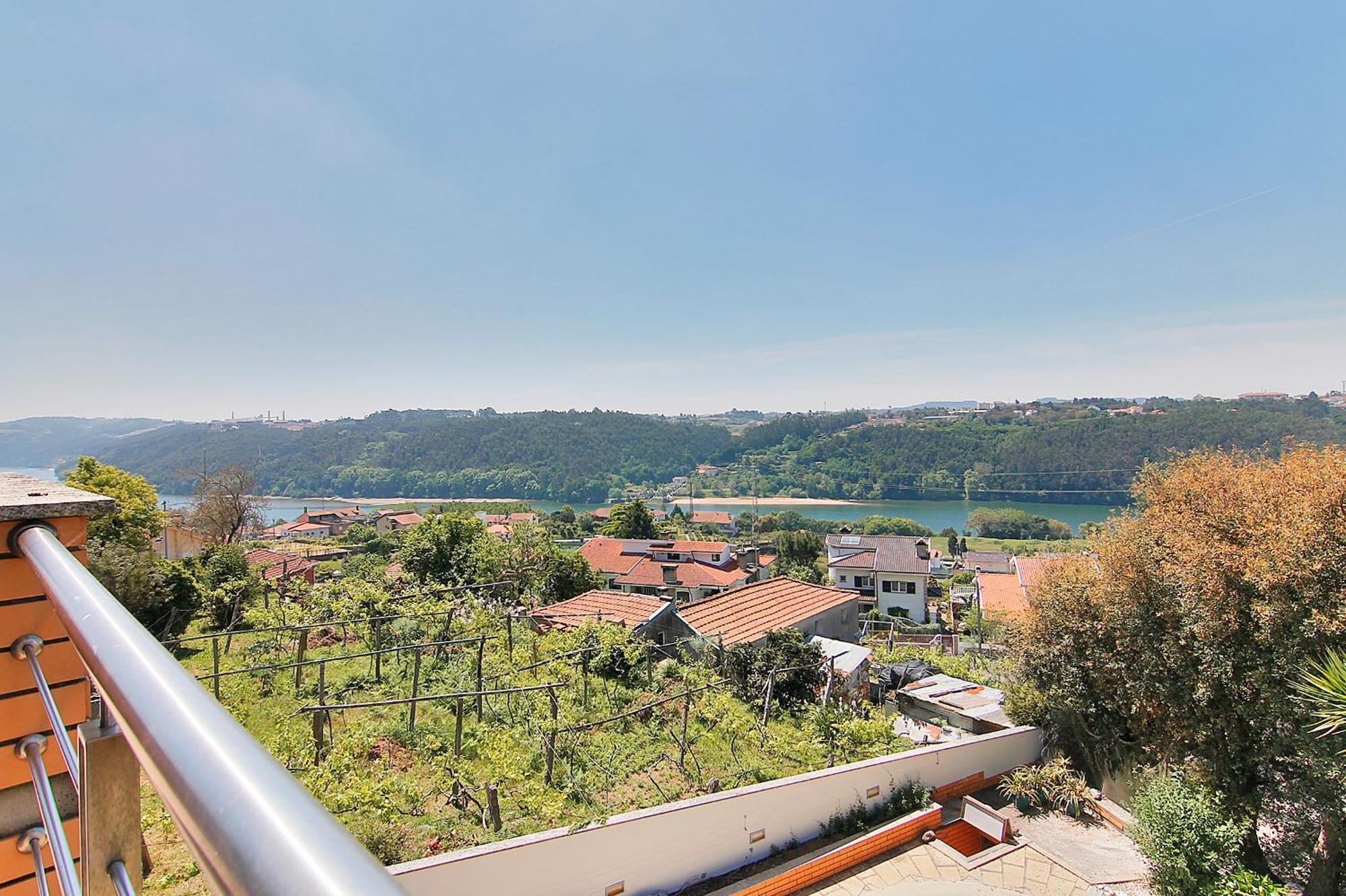 Com O Douro A Vista Bed & Breakfast Jovim Exterior photo